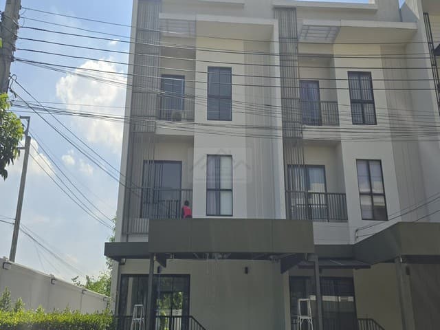 ขายโฮมออฟฟิศ 3 ชั้น ห้องมุม 53.9 ตรว. โครงการ Villa Albero กรุงเทพกรีฑา 15/1 หลังใหญ่ ใกล้นานาชาติ Wellington
