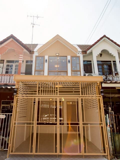 ขายทาวน์เฮ้าส์ 2 ชั้น 16 ตร.วา นวมินทร์ 135 รีโนเวทใหม่ทั้งหลังสไตล์ญี่ปุ่น ใกล้ตลาดปัฐวิกรณ์