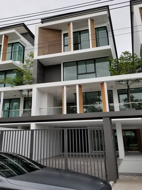 ขายโฮมออฟฟิศ 3.5 ชั้น 385 ตรม. ใจกลางลาดพร้าว - โชคชัย 4 โครงการ แกลม ลาดพร้าว Glam Ladprao ซอยสตรีวิทยา 2