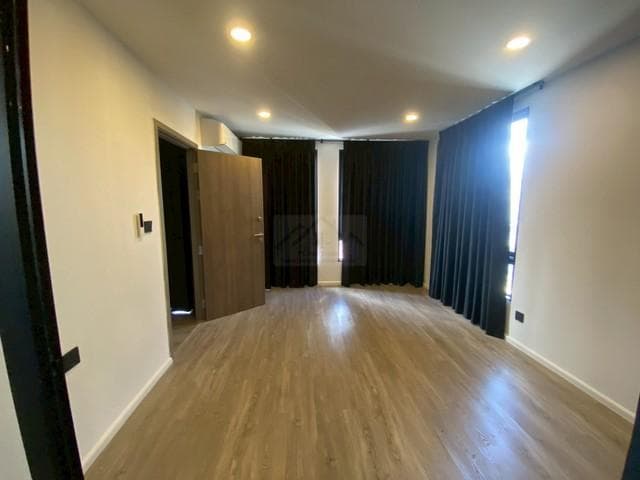P1770 ให้เช่า ทาวน์โฮม 3 ชั้นครึ่ง BRITLOFT เกษตร – นวมินทร์ ลาดปลาเค้า34 เกษตรนวมินทร์ เลียบทางด่วน ทำเลดีมาก เหมาะทำออฟฟิศ