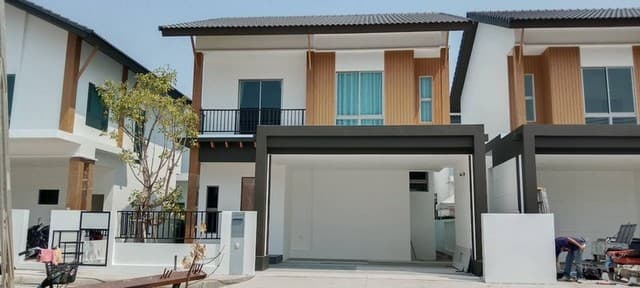 บ้านสร้างใหม่ 2 ชั้น สไตล์โมเดิร์น พร้อมผู้เช่า บ้านแหวน หางดง