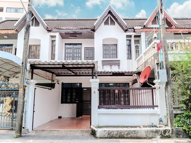 ให้เช่าทาวน์โฮม 2 ชั้น 25.5 ตร.ว. ซอยประชาราษฎร์บำเพ็ญ 20 ห้วยขวาง พร้อมเฟอร์นิเจอร์