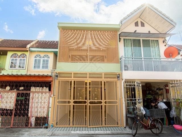 ขายทาวน์เฮ้าส์ 2 ชั้น 15.5 ตร.ว. ซอยลาดพร้าว 63 รีโนเวทใหม่ ใกล้รถไฟฟ้าโชคชัย 4 และลาดพร้าว 71