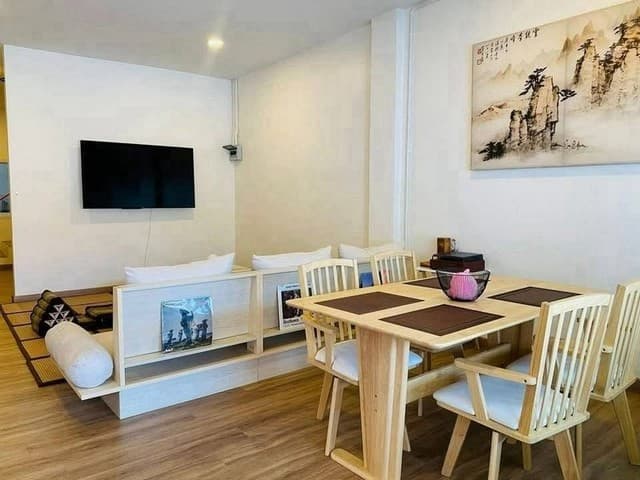 ทาวน์เฮาส์ 3 ชั้น รีโนเวทใหม่ สไตล์มินิมอล วิวดอยสุเทพ แม่เหียะ