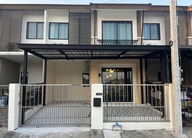 ขายทาวน์โฮม2ชั้น 3นอน 2ห้องน้ำ 2ที่จอด หมู่บ้านพฤกษาวิลล์ 57 พัฒนาการ38 หน้าบ้านไม่ติดหลังอื่น