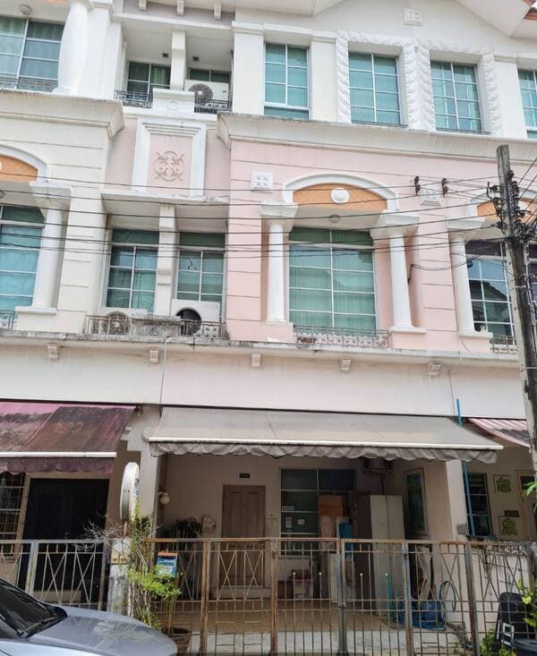 ขายทาว์นโฮม บ้านกลางเมือง บ้านเลขที่55/61ซอย ลาดพร้าว88 เลียบทางด่วนฯ