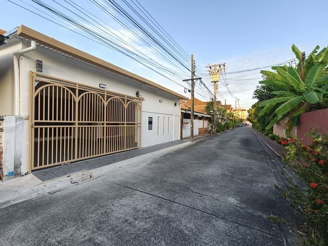 ขายบ้านเดี่ยว นวมินทร์ 109 แยก 3 ชั้นเดียว นื้อที่ 40 ตร.วา 2 ห้องนอน 2 ห้องน้ำ มีพื้นที่รอบบ้าน ใกล้ทางด่วน เลียบด่วนฯ