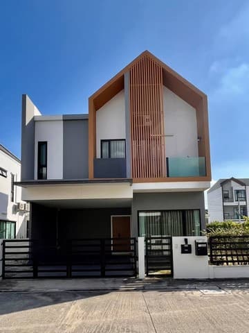 ให้เช่าบ้านเดี่ยว ตกแต่งแล้ว 4 ห้องนอน 3 ห้องน้ำ โครงการ Mews เทียนทะเล 15 พระราม 2