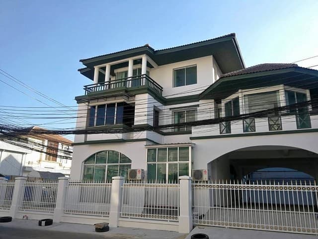 ให้เช่าโฮมออฟฟิศเนื้อที่ 112 ตรว. พื้นที่ใช้สอย 650 ตรม. 3 ชั้น ตรงข้ามสนามกอล์ฟ Unico renovate ใหม่ทั้งหลัง หลังมุม กรุงเทพกรีฑา 15