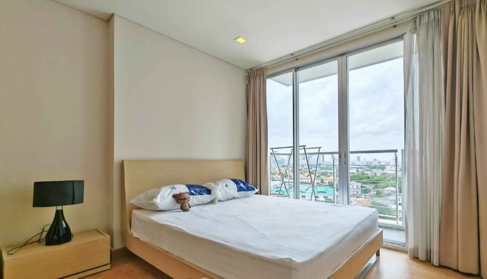 Le Luk Condominium privacy tranquility 11th floor BTS Phra Khanong