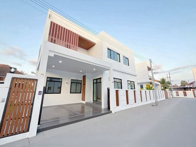 บ้านเดี่ยวหลังใหญ่ 2 ชั้น สไตล์โมเดิร์น ดีไซน์หรู โซนแม่เหียะ