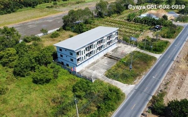 ขายด่วน โครงการ Aliz Townhome อาคารพาณิชย์ทั้งหมด 8 คูหา และที่ดินเปล่าด้านหลัง พื้นที่รวม 2 ไร่ ต.คลองห้า อ.คลองหลวง จ.ปทุมธานี