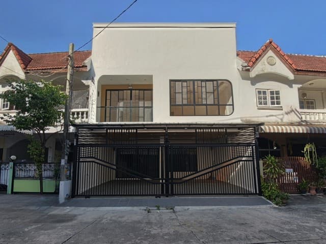ขายทาวน์เฮ้าส์ 2 ชั้น รีโนเวทใหม่ หมู่บ้านประชากรไทย ลาดพร้าว 93 ขนาด 25 ตร.ว. 4 นอน 2 น้ำ ใกล้รถไฟฟ้าสายสีเหลือง
