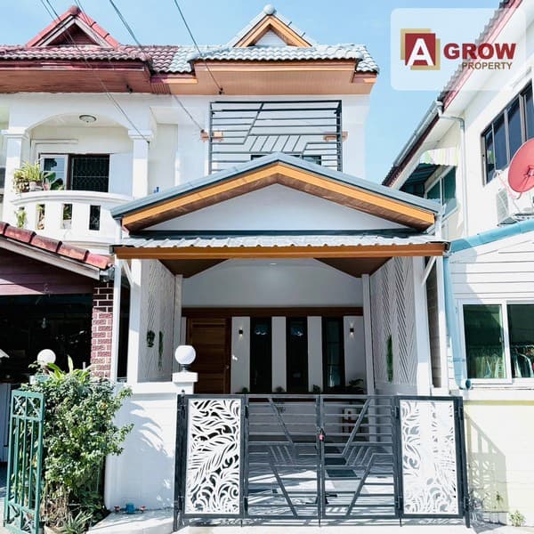 หมู่บ้านมารวย ซอยร่มเกล้า 44 บ้านสวย ฝ้าเพดานสูง โปร่ง ตกแต่งครบ พร้อมอยู่