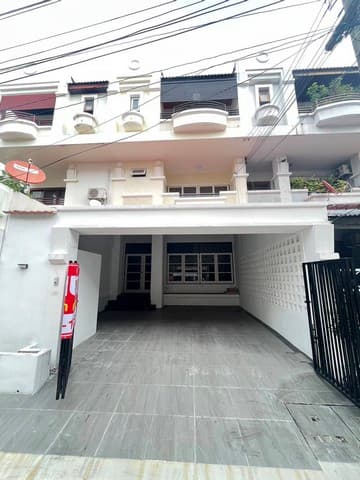 The Crest Sukhumvit 34 Private clean convenient 11th floor BTS Thonglor 2