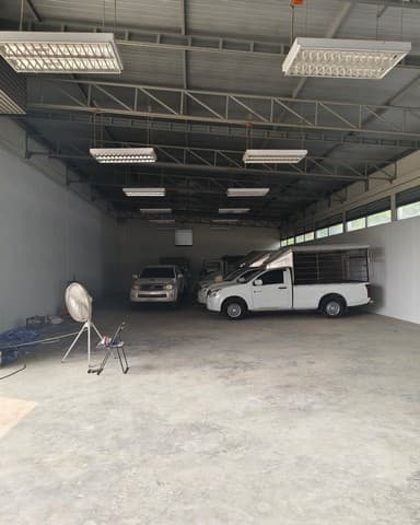 ให้เช่าโกดังสร้างใหม่ย่านจตุโชติ - วัชรพล ใกล้จุดขึ้นลงทางด่วนจตุโชติ พร้อมออฟฟิศ เหมาะเก็บสินค้า เนื้อที 200 ตรว. พื้นที่ใช้สอย 370 ตร.ม