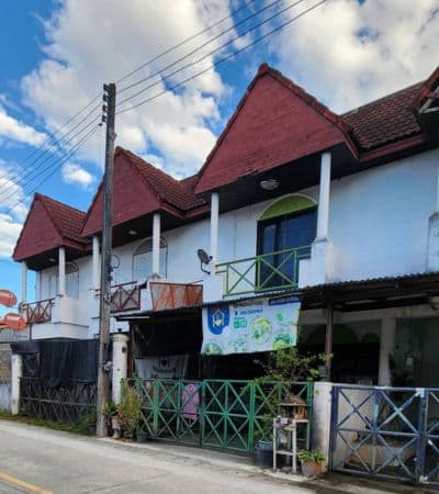 ทาวน์เฮ้าส์ 2 ชั้น แยกหลุยส์ ตรงข้ามร้านนพดลพาณิชย์ ใกล้โครงการบ้านจัดสรรหลายโครงการ