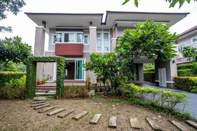 บ้านเดี่ยว 2 ชั้น พื้นที่กว้าง ดีไซน์โมเดิร์น ฟังก์ชันครบ สันกำแพง