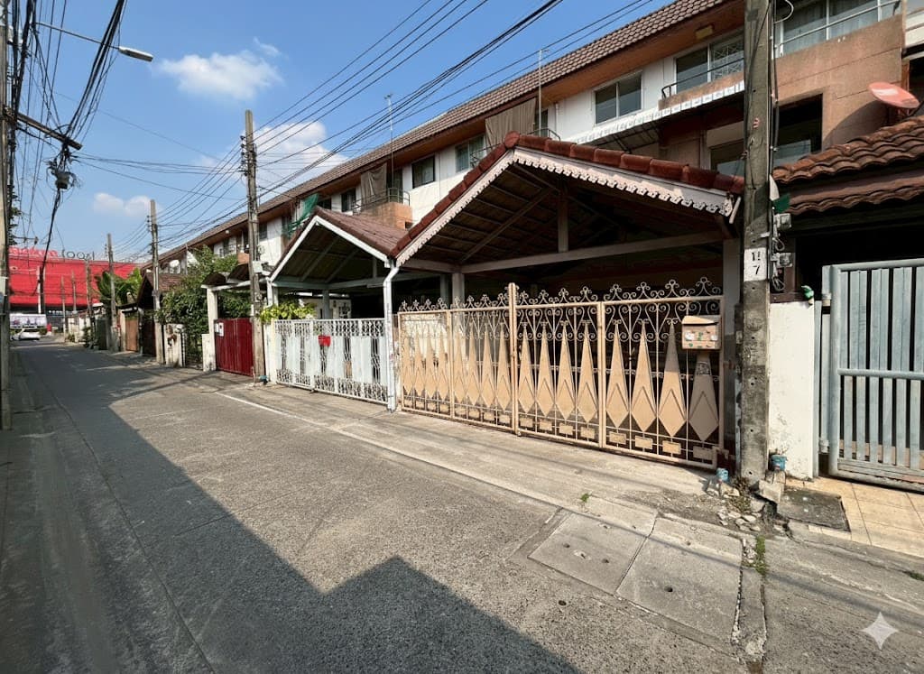 ให้เช่าทาวน์โฮม 3 ชั้น สนามบินน้ำ (ตรงข้ามแม็คโครสนามบินน้ำ) ซอยนนทบุรี 32 ต.ท่าทราย อ.เมืองนนบุรี ห่างปากซอย 70 เมตร