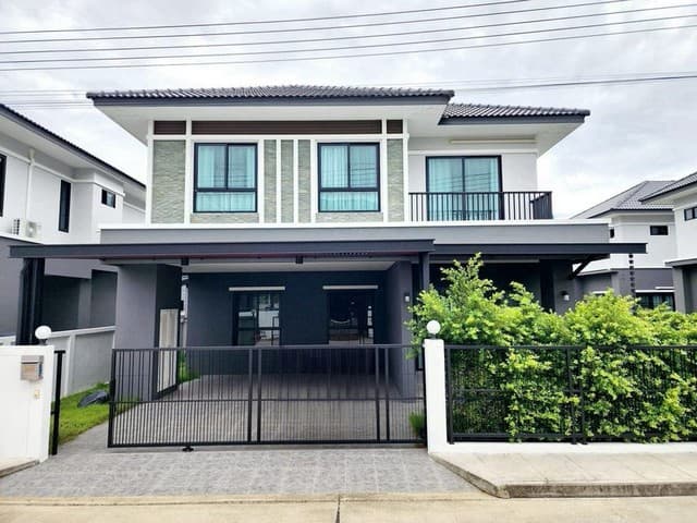 บ้านเดี่ยว 2 ชั้น หลังใหญ่ ทำเลดี สันกำแพง