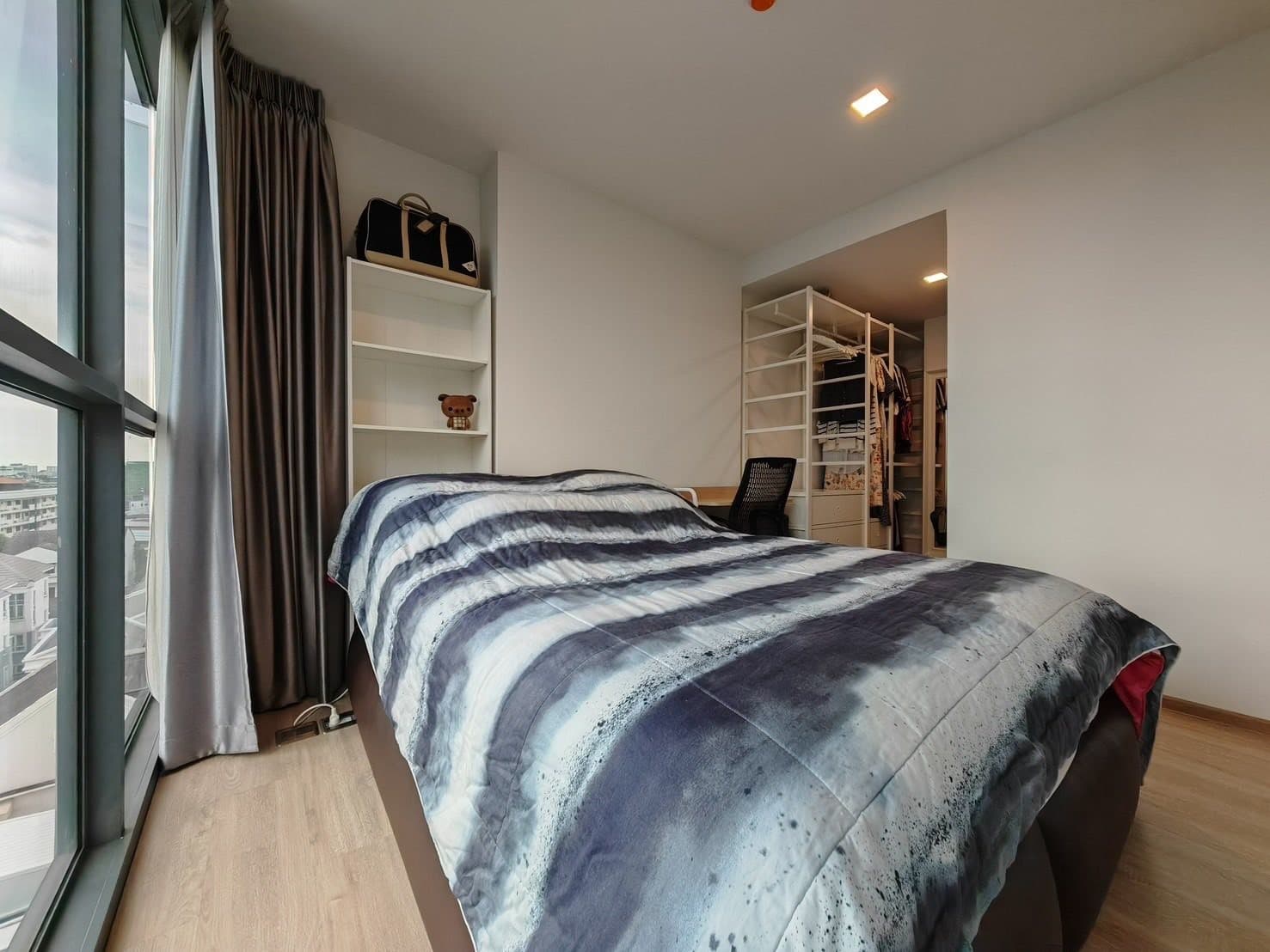 Taka Haus Ekamai Private comfortable spacious 8th floor BTS Ekkamai