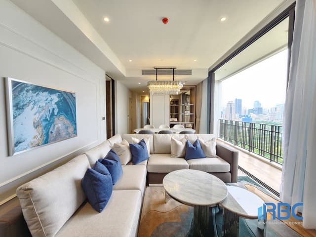Two bedroom luxury condominium at Muniq Langsuan near BTS Phloen Chit with high floor unblocked view