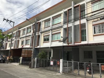 ทาวน์โฮม 3 ชั้น โครงการแกรนด์ดิตี้ สุวรรณภูมิ เขตลาดกระบัง กรุงเทพมหานคร เนื้อที่ 18.1 ตรว.