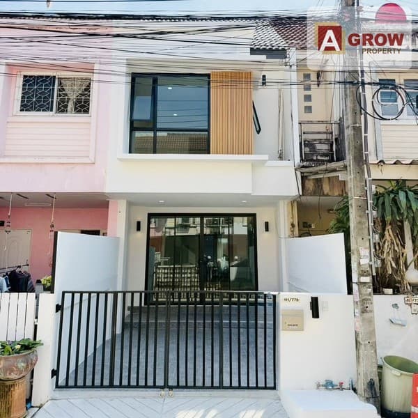 หมู่บ้านเฟิสท์โฮม ซอยวัชรพล ทำเลดีเยี่ยม รีโนเวทใหม่ทั้งหลัง พร้อมเข้าอยู่
