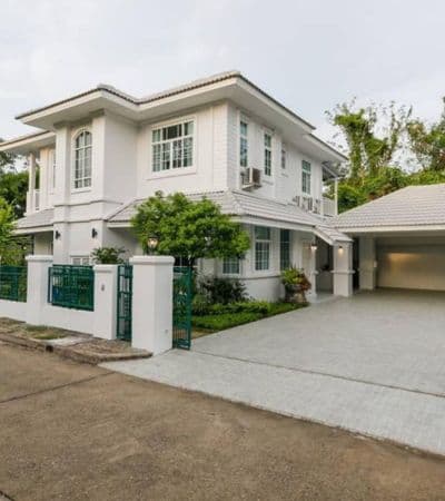 บ้านเดี่ยวพร้อมสระว่ายน้ำส่วนตัว ในโครงการบ้านฟ้าหลวง มี 2 หลังในรั้วเดียวกัน ใกล้เซ็นทรัล 13 นาที