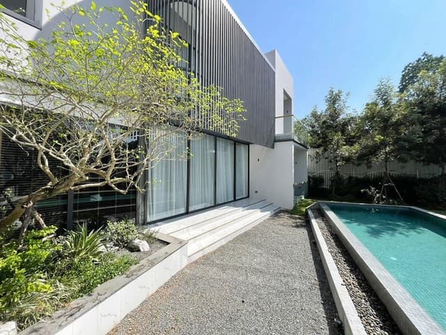 บ้านสร้างใหม่ 2 ชั้น สไตล์โมเดิร์น บรรยากาศเงียบสงบ ดอยสะเก็ด