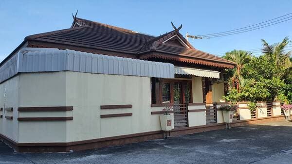 บ้านเดี่ยวชั้นเดียว หมู่บ้านบลูสตาร์ วิลเลจ พัทยาใตั หลังมุม ติดสระว่ายน้ำ 59.9 ตรว พื้นที่ใช้สอย 240 ตารางเมตร