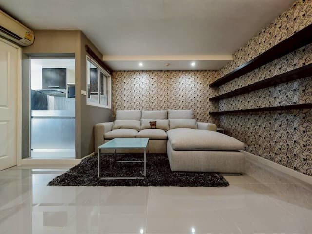 Zenith Place Sukhumvit 71 spacious clean 6th floor BTS Phra Khanong