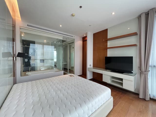 The Address Sukhumvit 28 Clean Convenient Comfortable 14th Floor BTS PhromPhong