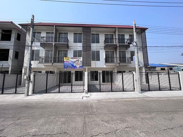 ขาย อาคาร สำนักงาน ออฟฟิศ 1,200ตร.เมตร มีที่จอดรถกว่า50คัน ย่าน รามอินทรา กม.8 ใกล้เลียบด่วน และ รถไฟฟ้า