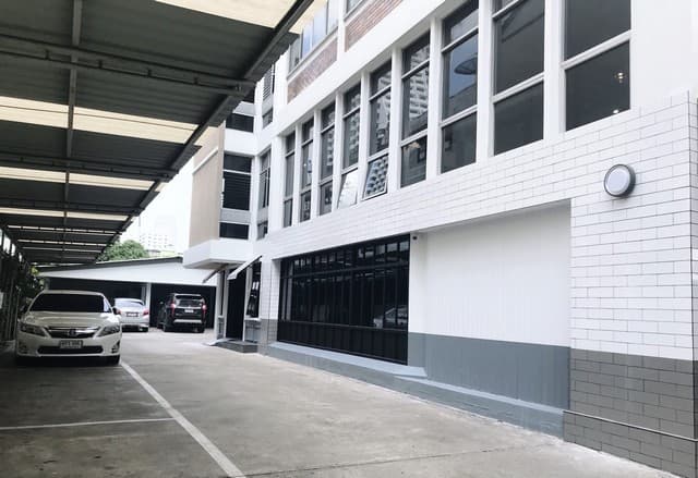 OFfice อาคารพลอยมิตร พื้นที่ 0 Rai 1 ngan 0 SQ.WA 31500 บ. ไม่ไกลจาก - ราคาถูก กรุงเทพ