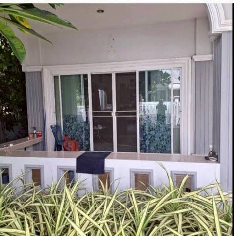 บ้านเดี่ยวชั้นเดียว พื้นที่กว้าง 85 ตร.ว. ในหมู่บ้านลีลาวดี โพรงมะเดื่อ เมืองนครปฐม ราคาเพียง 2.69 ล้านบาท
