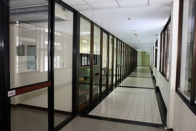 ประกาศให้เช่า Office อาคารกิจพาณิชย์ 100 SQ.WA 1 นอน 42000 BAHT. ไม่ไกลจาก - ราคาคุ้ม