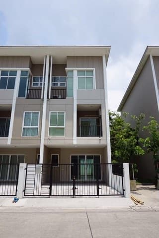 ขายทาวน์โฮมสร้างใหม่ 3ชั้น โครงการ Six Nature Ramintra 109 (ซ.พระยาสุเรนทร์ 24) เนื้อที่ 22 ตรว.