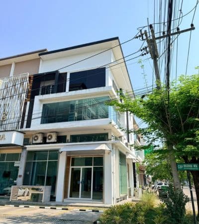 อาคารพาณิชย์ ในโครงการ CBP ห้องมุม หน้ากว้างพิเศษ ปรับแต่งได้ตามธุรกิจ ใกล้สถานกงสุลสหรัฐฯ และ Central Festival