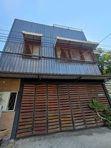 รหัสC7142 ให้เช่าบ้าน 2.5 ชั้น ย่านรัชดาภิเษก ซอย3 หลังสถานฑูตจีน ใกล้ MRT เดินทางสะดวก