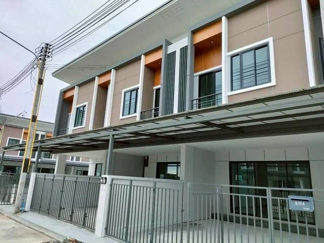 ให้เช่าบ้านใหม่ พร้อมเฟอร์นิเจอร์ สุขุมวิท-บางแสน พร้อมวิวด้านหลังบ้านหลักล้าน บรรยายกาศดี