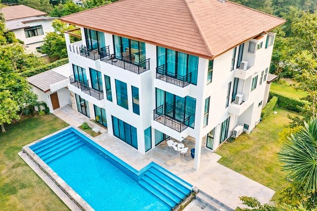 พระราม9 Pool Villa เฟอร์ครบ 6นอน 4ปีมีครั้ง สนามกอล์ฟ กรุงเทพกรีฑา 800ม. คฤหาสน์ 3ชั้น 6น้ำ ม.นานาชาติแสตมฟอร์ด 250ม. 200ตร.วา. 650ตร.ม.
