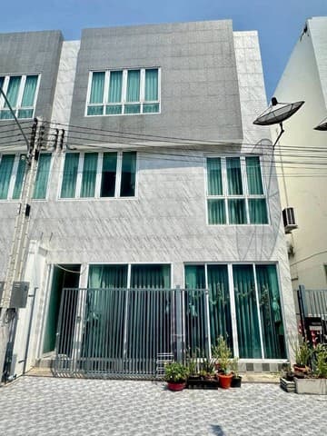 ให้เช่าบ้านเดี่ยว 4นอน 5น้ำ ค่าเช่าไม่แพง มีเฟอร์และเครื่องใช้ไฟฟ้า เหมาะอยู่อาศัยหรือออฟฟิศ ใกล้นิคมอมตะชลบุรี