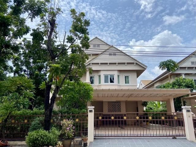 ขายบ้านเดี่ยว 2 ชั้น 100.5 ตร.ว. หมู่บ้านพัฒนาการ ซอยพัฒนาการ 30 หลังมุม ใกล้รถไฟฟ้า