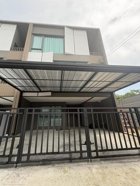 HR 9957 ให้เช่าทาวน์โฮมใหม่ 3 ชั้นหลังมุม 3 ห้องนอน หมู่บ้านกลางเมือง พหล-วิภาวดี พหลโยธิน71 ตรงข้ามตลาดเซฟวันโก