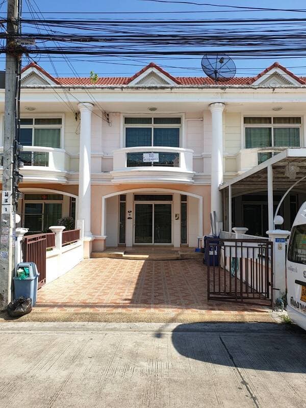 ขาย ทาวน์โฮม 2 ชั้นหมู่บ้านนิรันดร์สิริ3 ขนาดพื้นที่ 31.1ตารางวา พท.ใช้สอย120ตรม.3ห้องนอน2ห้องนอน จอดรถในบ้าน1คัน หน้าบ้าน1คัน