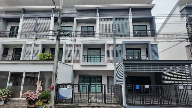 ขายทาวน์เฮ้าส์ 3 ชั้น โครงการ อิงทาวน์ ติวานนท์ – แจ้งวัฒนะ อำเภอเมืองปทุมธานี