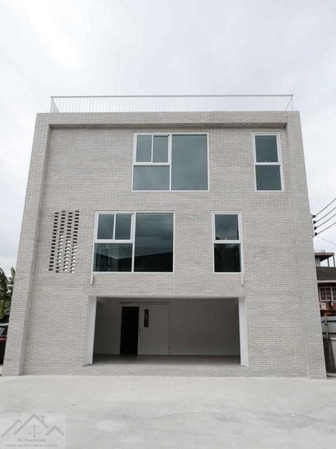 ให้เช่าอาคารสำนักงาน 4 ชั้น 600 ตร.ม. ซอยนาคนิวาส 15 ใกล้เลียบด่วนรามอินทรา