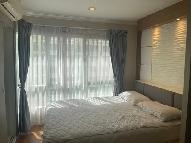 ขายห้องลุมพินีพาร์คริเวอร์ไซต์พระราม3 ชั้น 27 ขนาด 26.48 ตรม. ตกแต่ง built in. ครบพร้อมอยู่ ใกล้สถานี BRT 300 เมตร