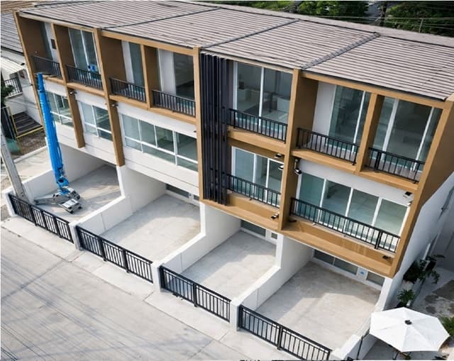 ดูโฮม บางบัวทอง 1.91กม. ชัยพฤกษ์ ทาวน์โฮมหรู 3 ชั้น 3 นอน โรบินสันไลฟ์สไตล์ ราชพฤกษ์ 1.55กม.3 น้ำ ถ.สะพานนทบุรี 18 ตร.วา. 220 ตร.ม.